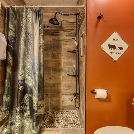 3 Decks, Mtn Views! Tree Tops By Honeybearcabins - Luxury Rain Showers, 3 King Suites, Xl Hottub, Fireplace, Bear Sightings Gatlinburg Exterior photo