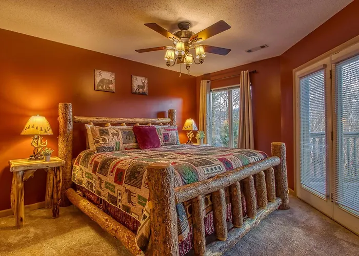 3 Decks, Mtn Views! Tree Tops By Honeybearcabins - Luxury Rain Showers, 3 King Suites, Xl Hottub, Fireplace, Bear Sightings