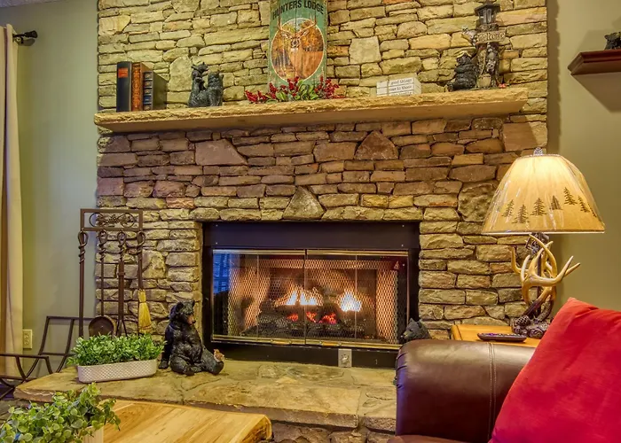 3 Decks, Mtn Views! Tree Tops By Honeybearcabins - Luxury Rain Showers, 3 King Suites, Xl Hottub, Fireplace, Bear Sightings